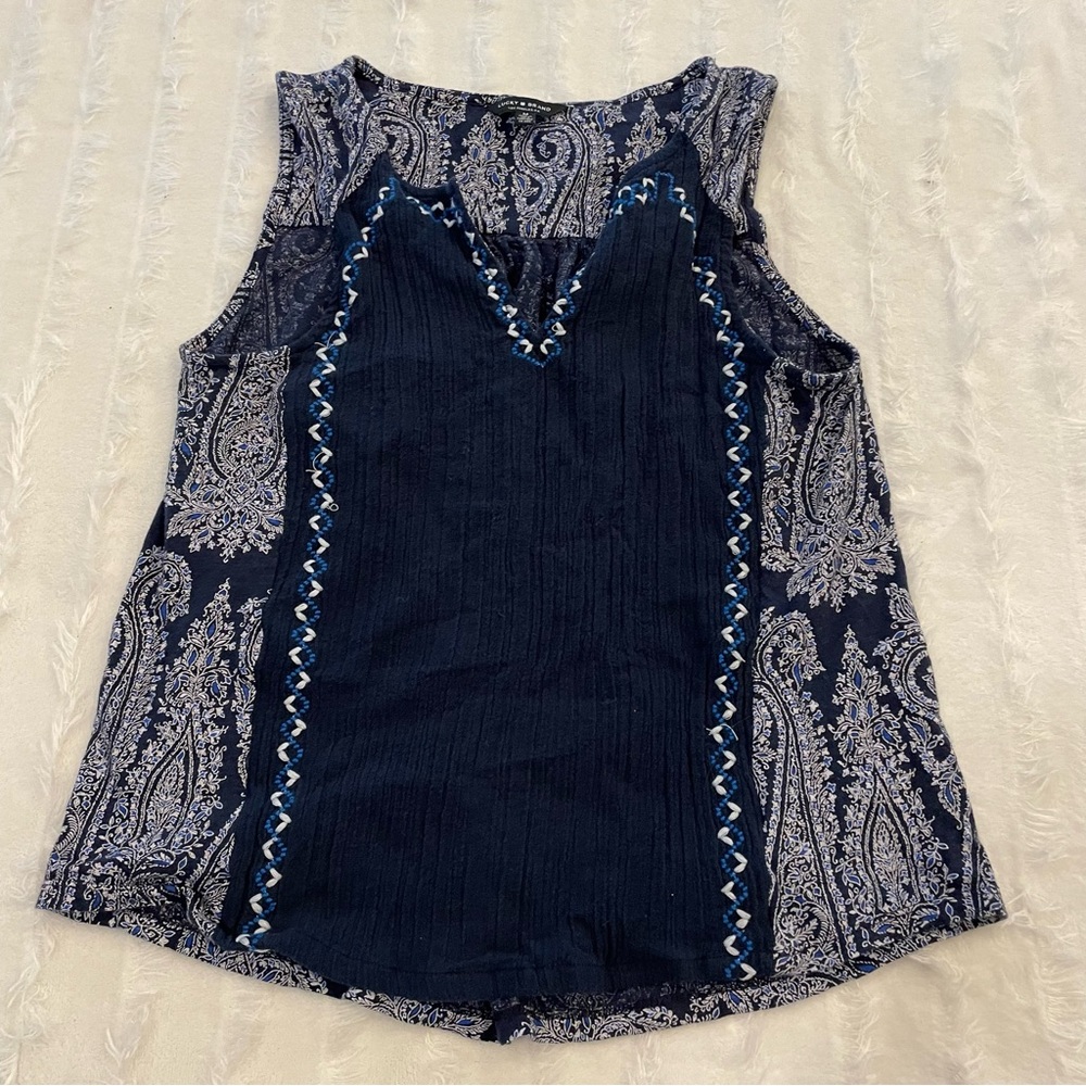 Lucky Brand Sz M blue paisley embroidered tank top